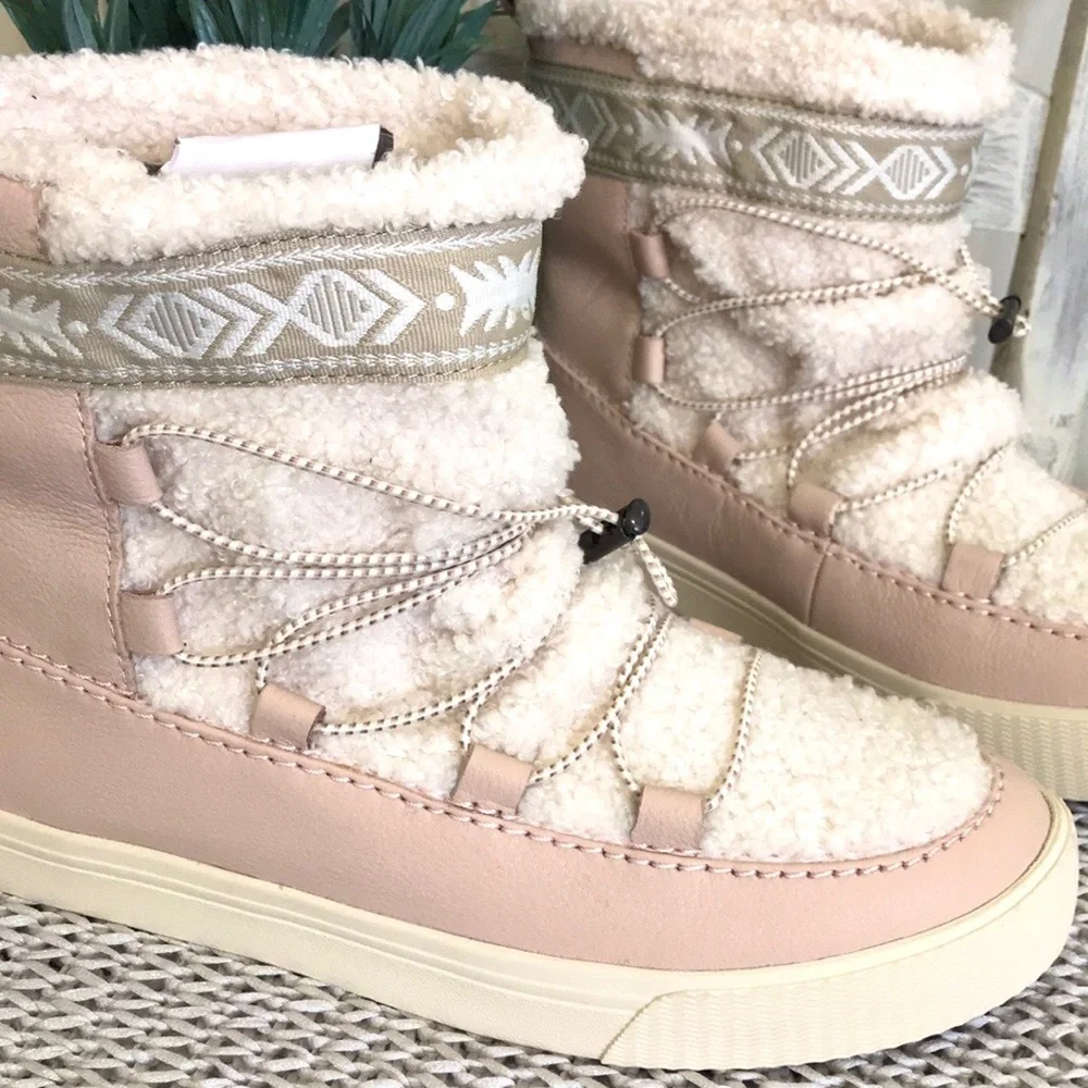 NWT Toms Alpine Boots in Dark Blush